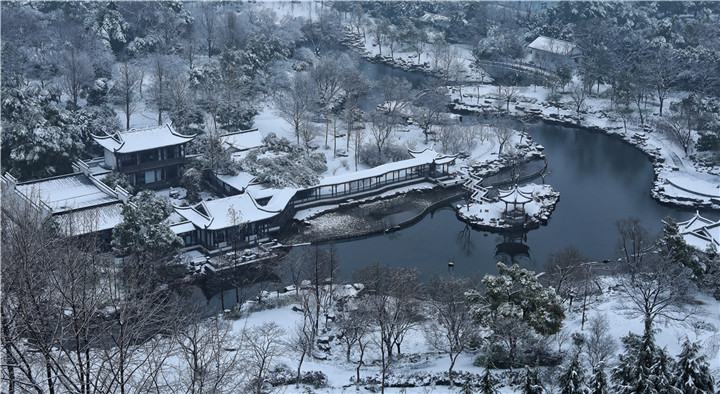 +郭保良-13俯瞰雪后园林胜境——2018-01-28——雪后的理工后花园，站在高楼俯瞰，古典园林的气质瞬间顿显.jpg