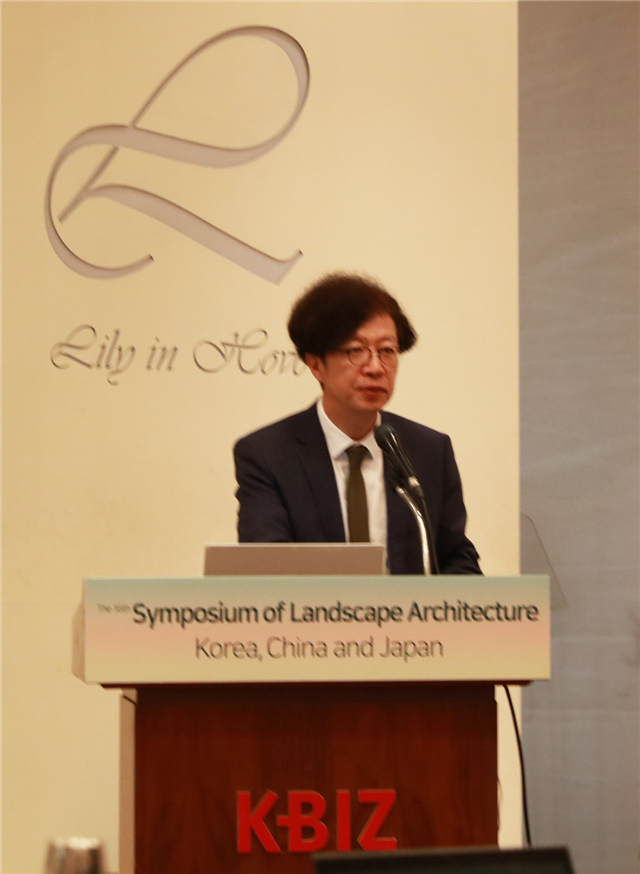 01.本次研讨会主席，Seoul National University教授Kyung Jin Zoh先生.JPG